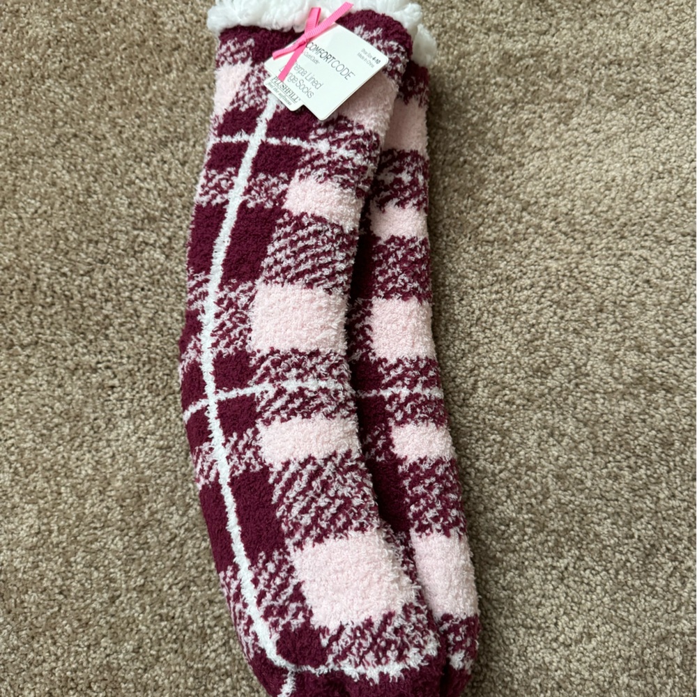 NWT Cuddl Duds Comfort Code Burgundy/Pink/White Sherpa Lined Lounge Socks 4-10
